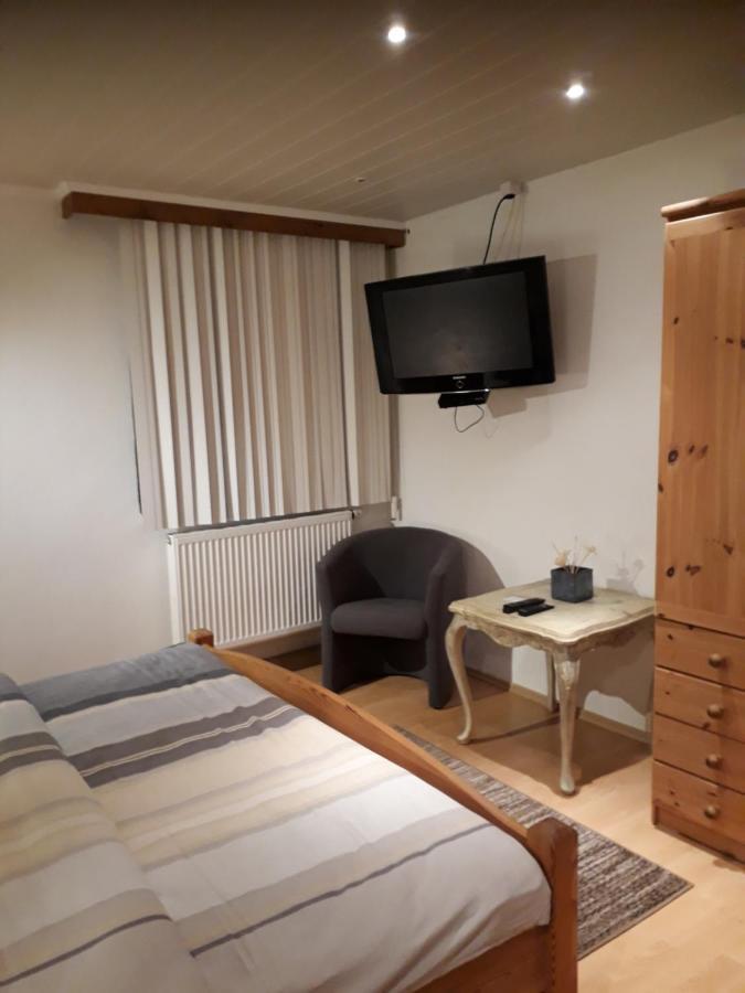 Weisseshaus 1 Hotel Бланкенхайм Екстериор снимка