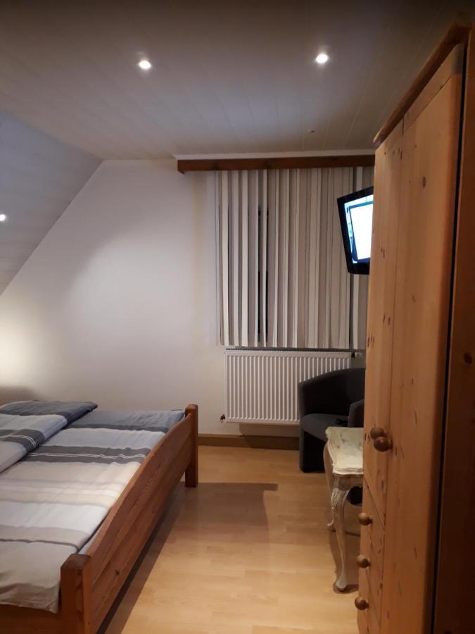 Weisseshaus 1 Hotel Бланкенхайм Екстериор снимка